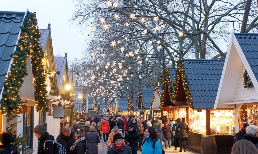 Christmas-Market-lights-star