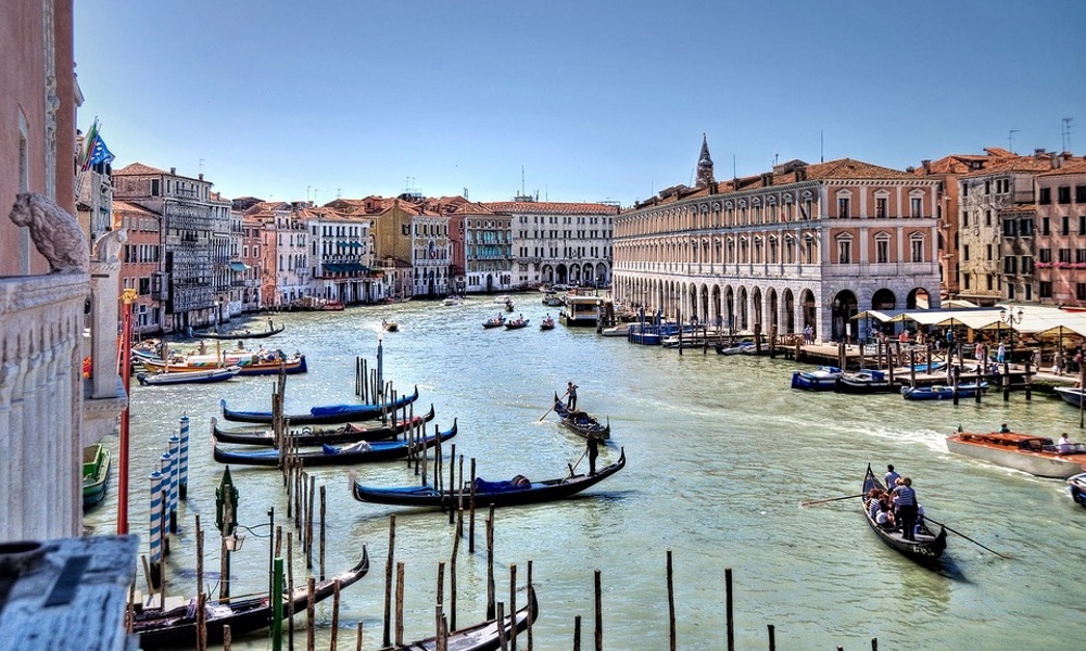 Venice-grand-canal-water-boats