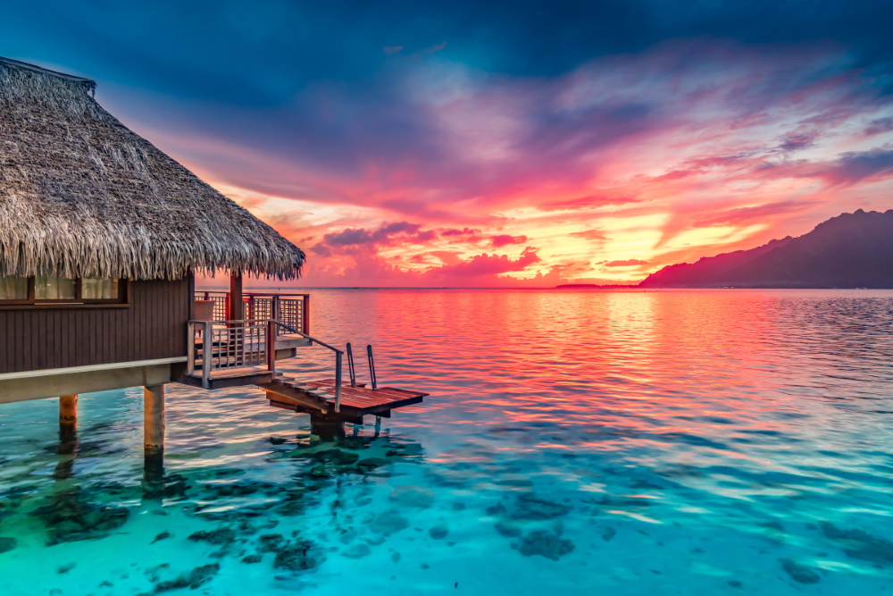 sunset-sky-horizon-south-pacific-ocean-borabora-lagoon-moorea-luxury-travel