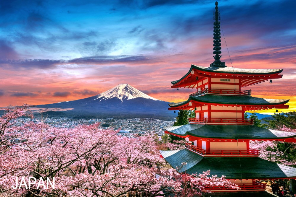 Cherry-blossoms-in-spring-Chureito-pagoda-and-Fuji-mountain-at-sunset-in-Japan