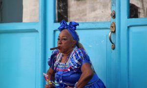Cuba-woman-with-cigar