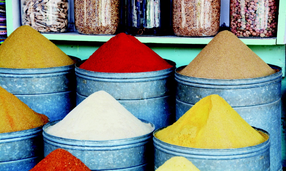 spices-farbenspiel-souk-market-marrakech-morocco