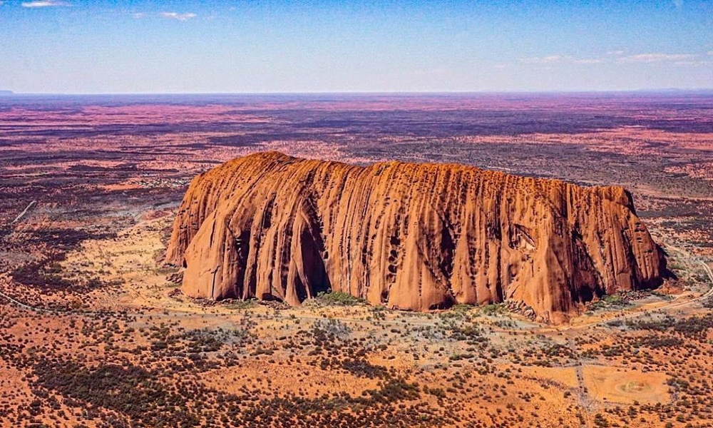 uluru-aerial-view-outback-australia-aptouring-private-jet-tours